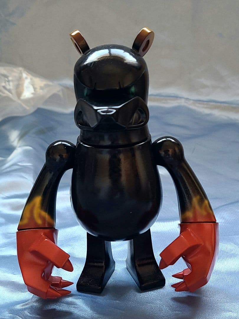 TOUMART ナックルベア(赤)