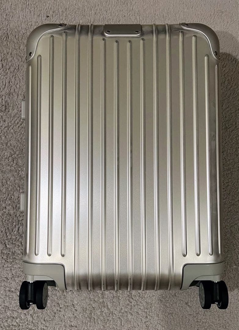 d*n様 【一点限り　極美品　50%引き】リモワ オリジナルキャビン 35L 4