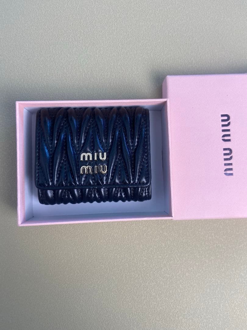 MIU MIU ブラック マテラッセ 三つ折り財布