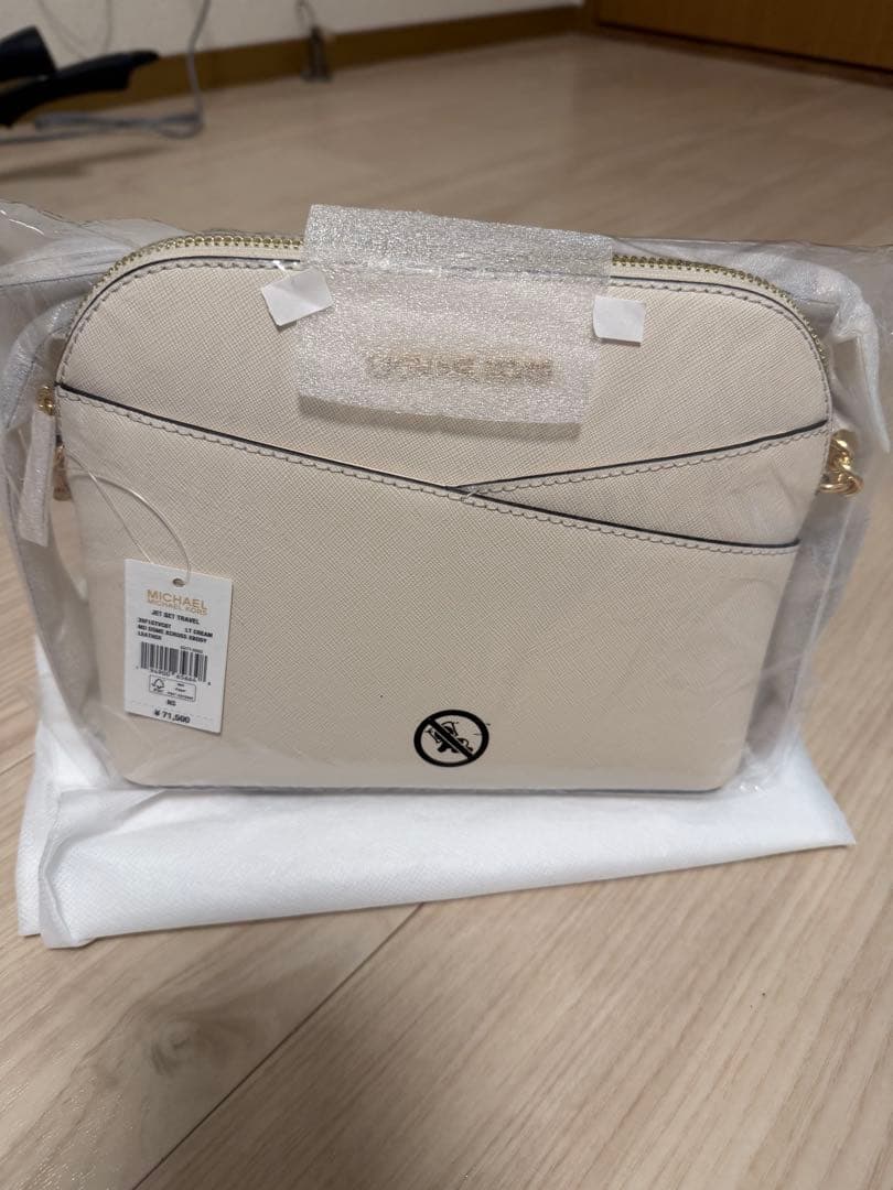 ホワイト ショルダーバッグ 中型 タグ付き