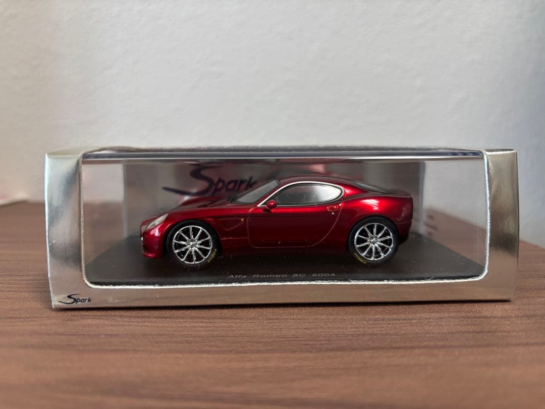 Spark Alfa Romeo 8C 2010 レッド