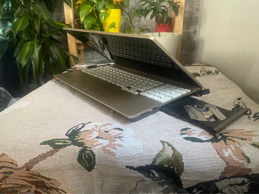 ノ-トパソコン高年式！Corei3/SSD/Windows11/無線/