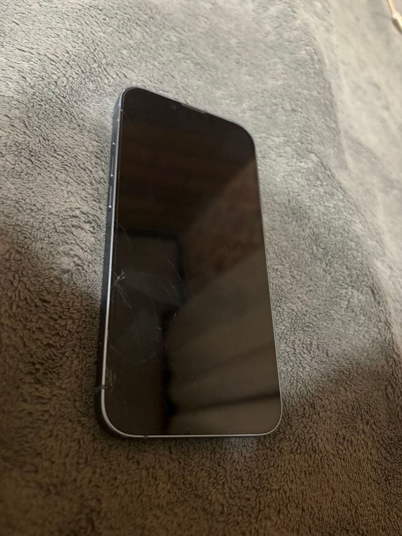 ちょうiPhone 14 128GB SIMフリー　画面ひび割れあり