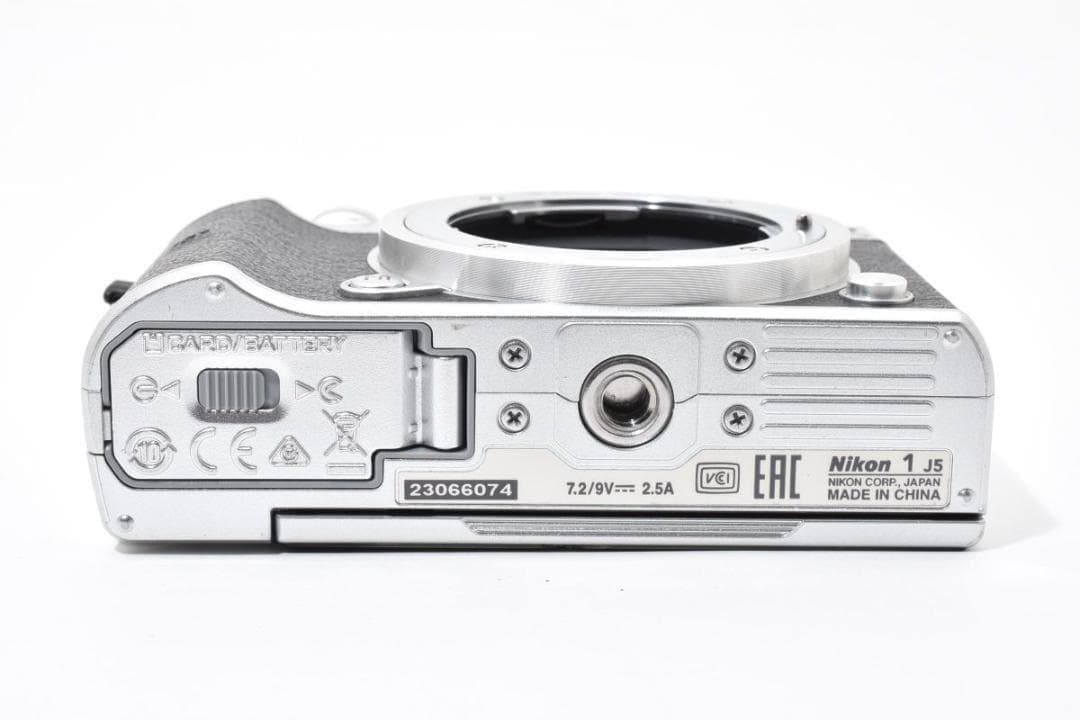 【大人気】 Nikon ニコン 1 J5 シルバー ボディ ミラーレス一眼カメラ