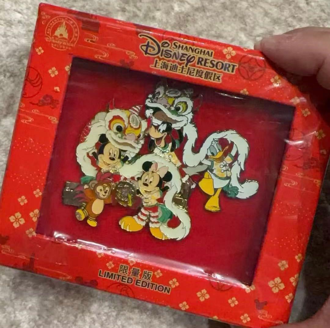 上海ディズニーランド正規品春節ピンバッジミッキー獅子舞限数1000