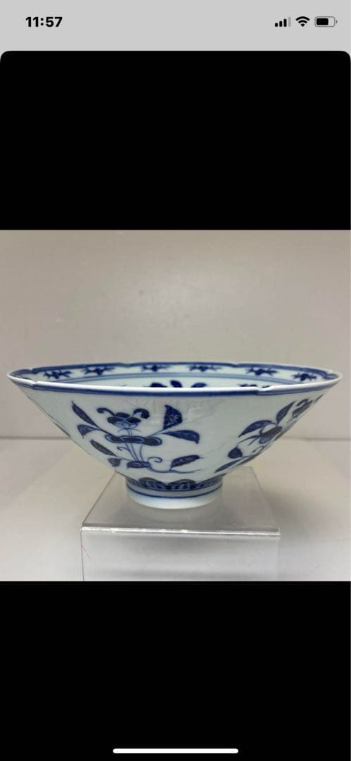 大明宣德年製款青花花纹碗。青と白の花柄。