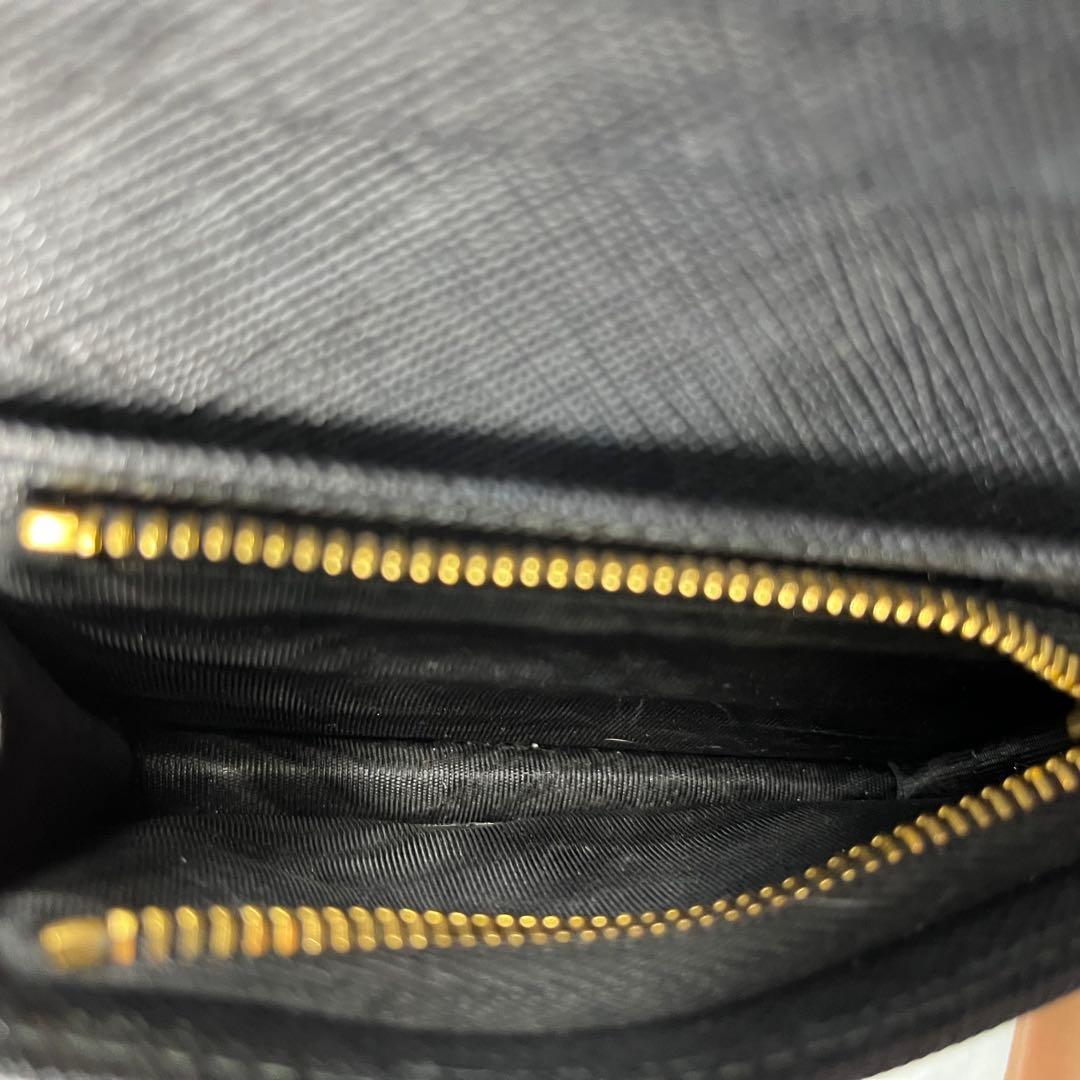 現行モデル・極美品✨ Prada プラダ 2つ折り財布 ブラック 黒 三角ロゴ