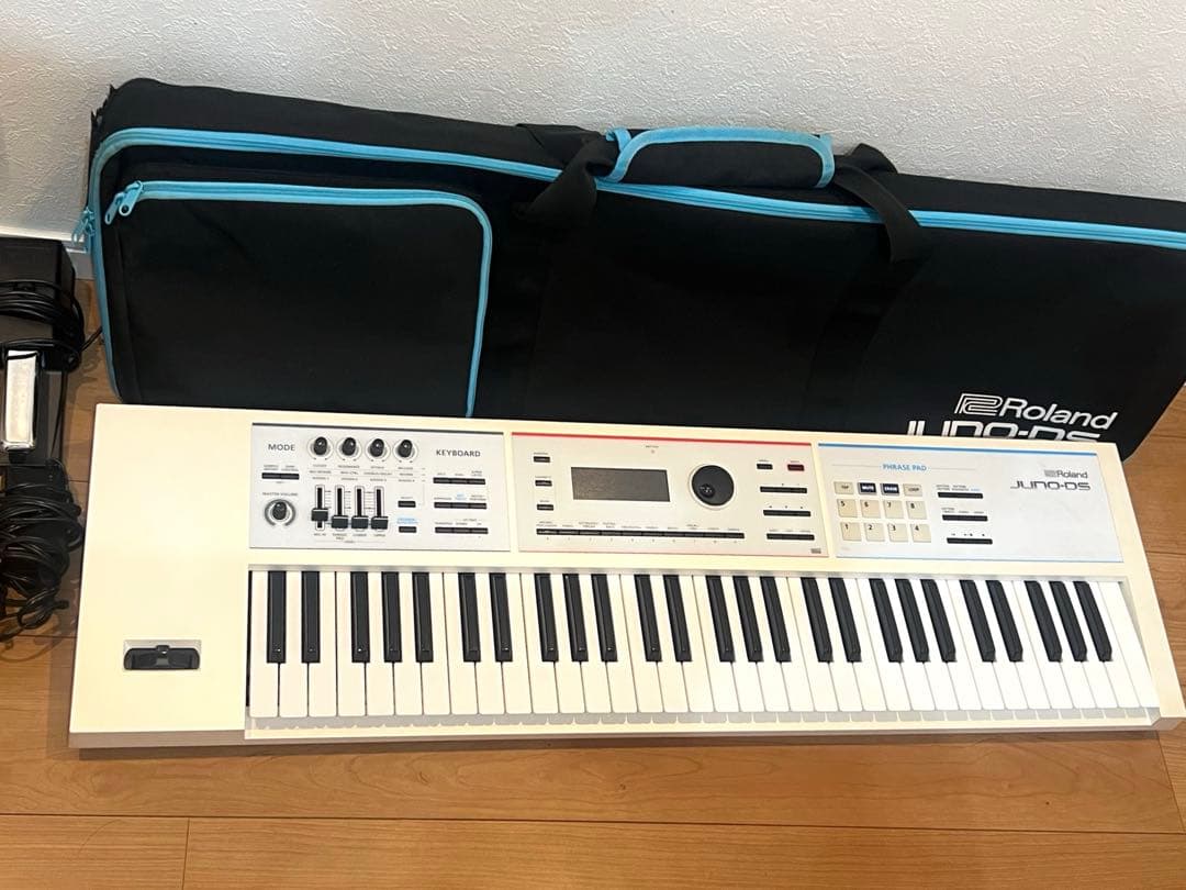 Roland JUNO-DS 61 純正ケース・ペダル(別売り)付き(要説明欄)