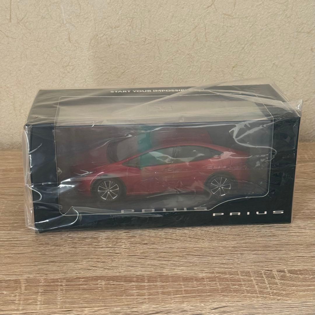 【非売品】トヨタ 新型プリウス エモーショナルレッドII 1/30ミニカー