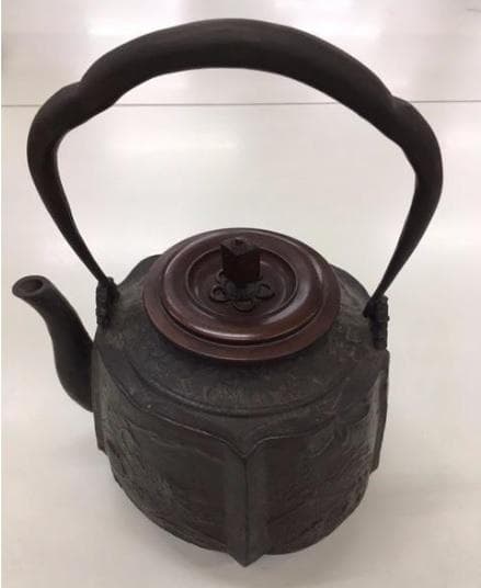 蝋型鉄瓶 鵜飼紋 亀寿堂写 89,250円の品
