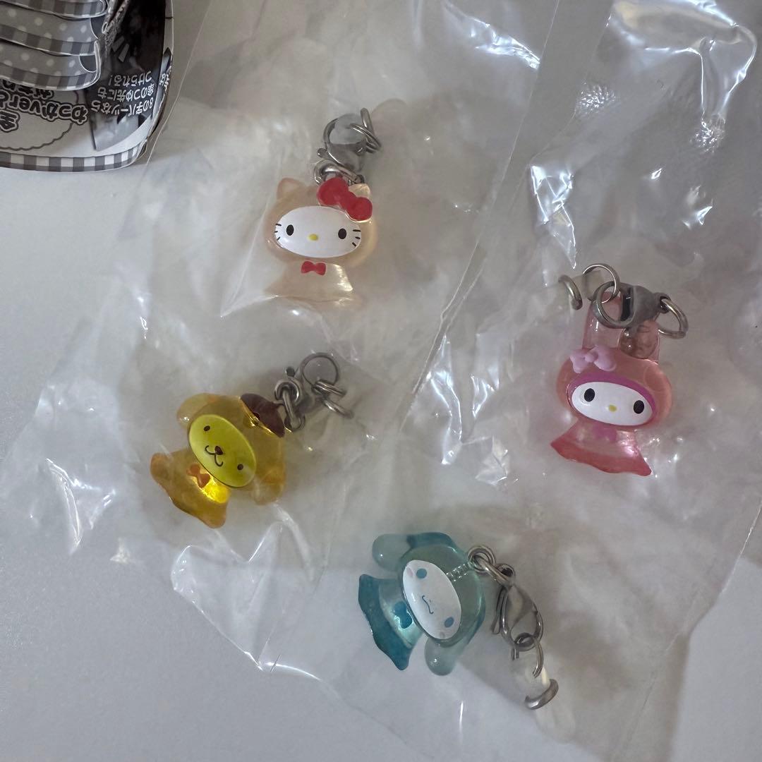 サンリオ　めじるしアクセサリー　てるてる坊主　8の字4種