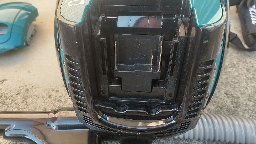 マキタ充電式クリーナー　CL500D