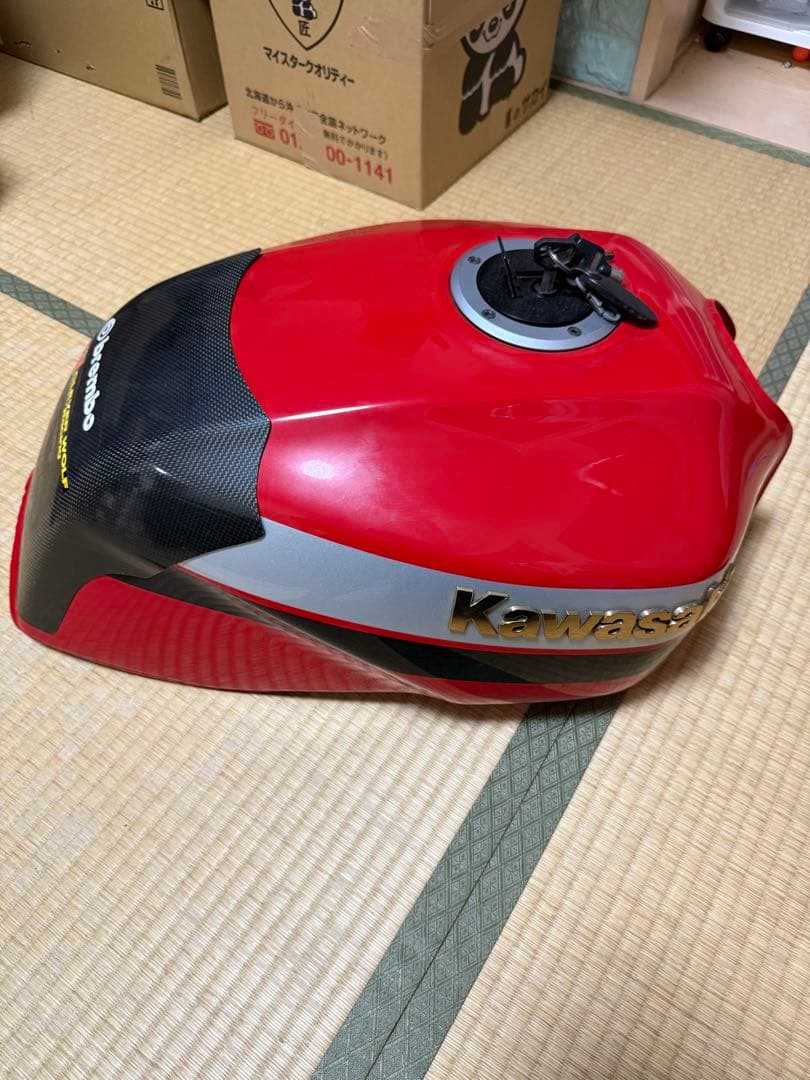 ZRX1200R 純正タンク レッド系　美品　錆なし