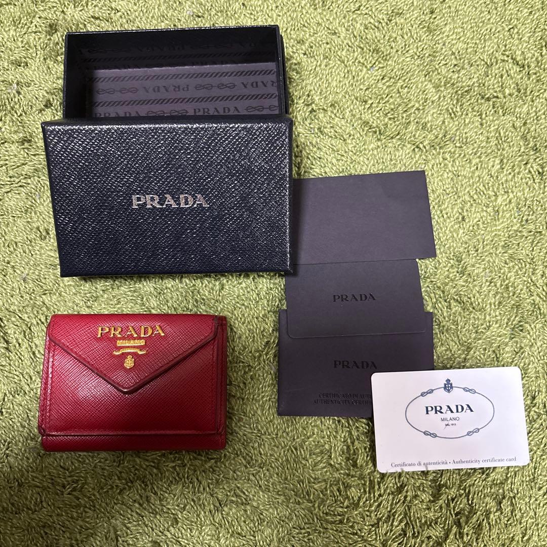M*M様 PRADA 三つ折り財布 赤 サフィアーノレザー