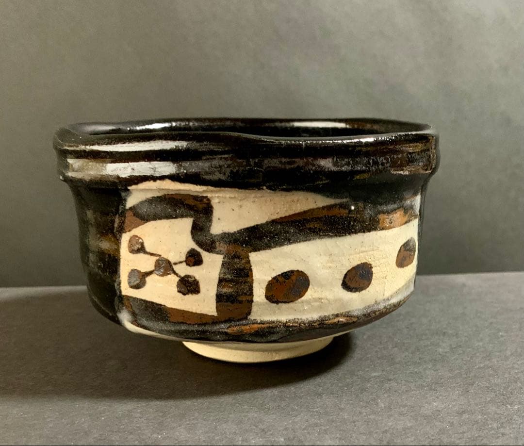 黒織部茶碗　光寿
