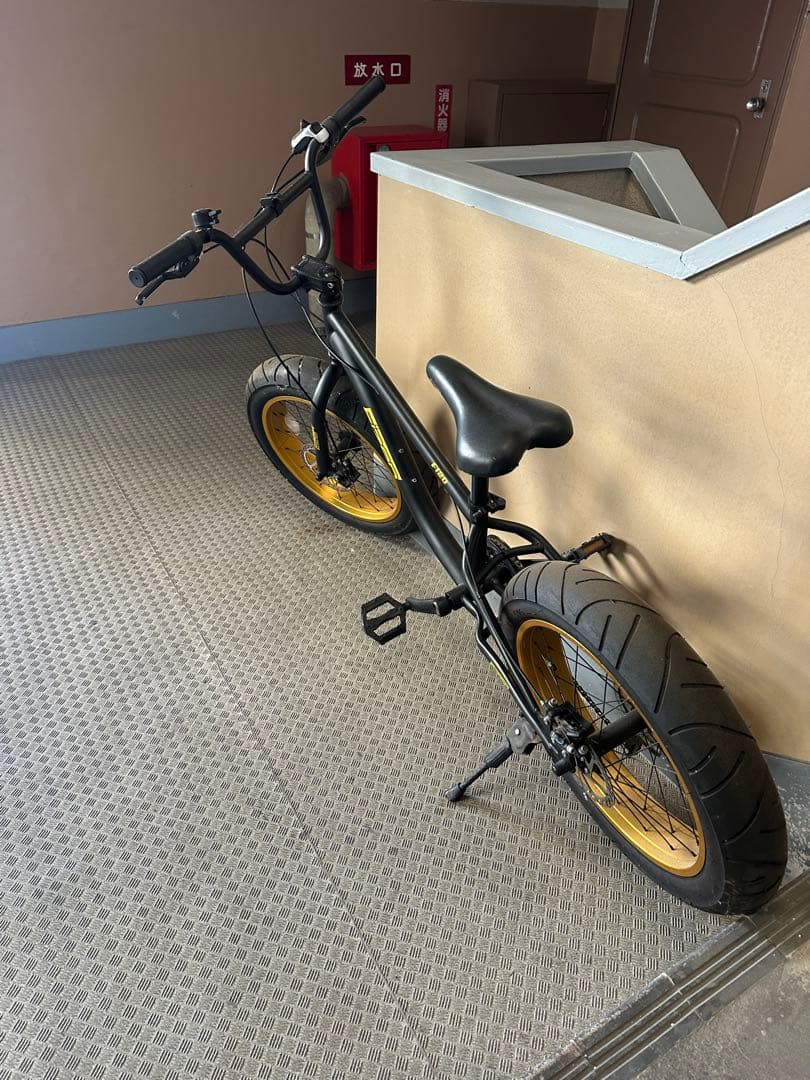 ミニベロ ブラック/ゴールド 太タイヤ