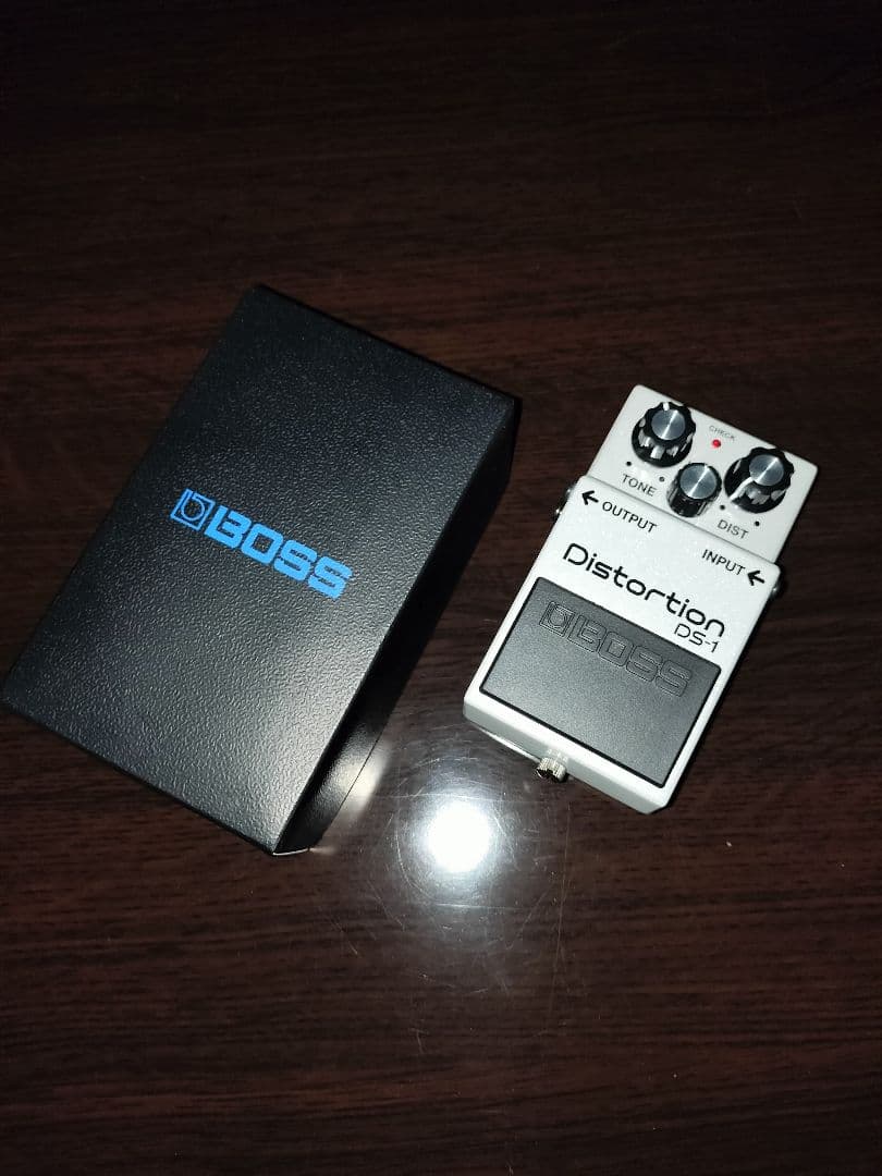 0BOSS　DS-1　WH　限定カラー