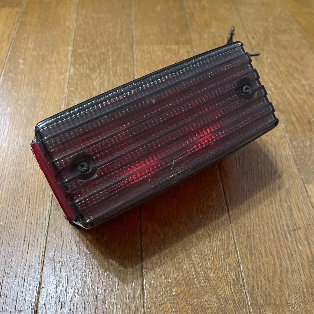 テールランプ カワサキ　GPZ1100F 純正　サイドリフレクターあり