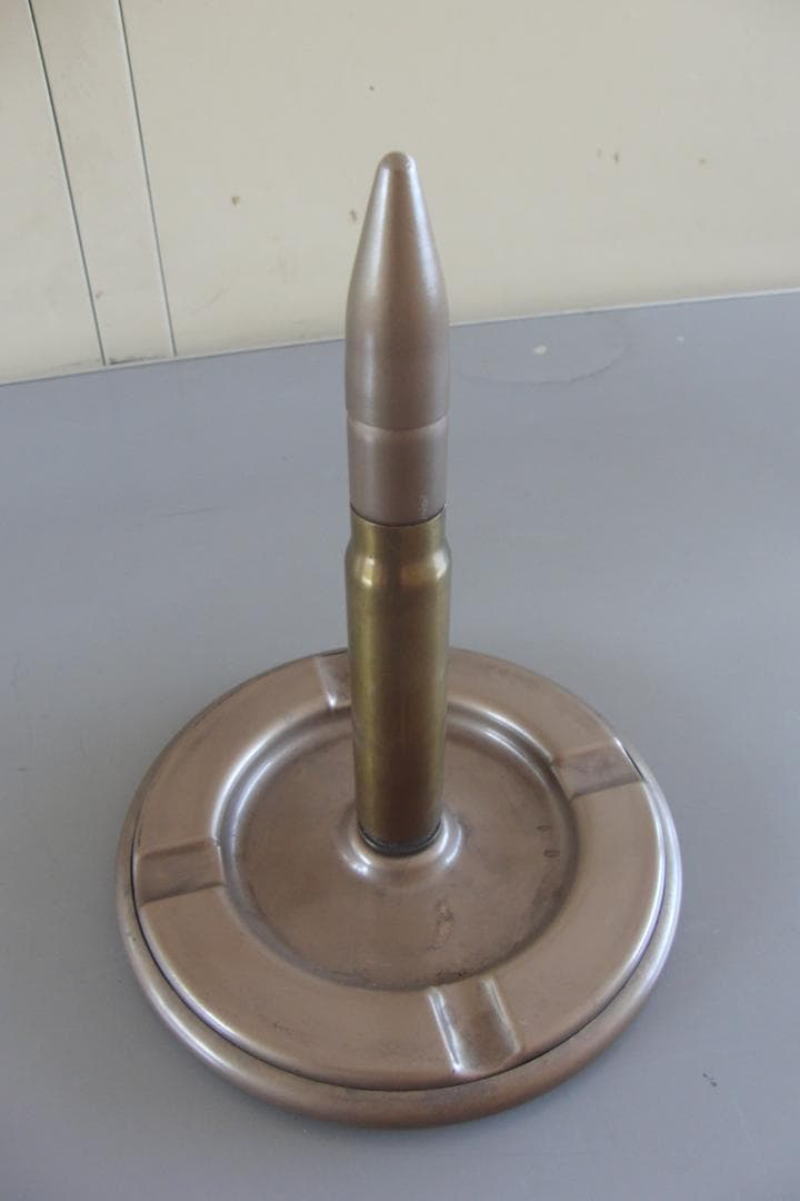 ヴィンテージ第二次世界大戦記念砲弾型オイルライター（灰皿付き）