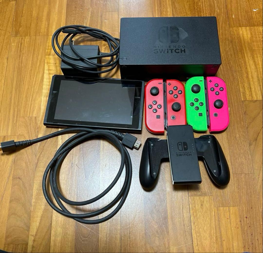 Nintendo Switch 本体 + Joy-Con 赤/緑