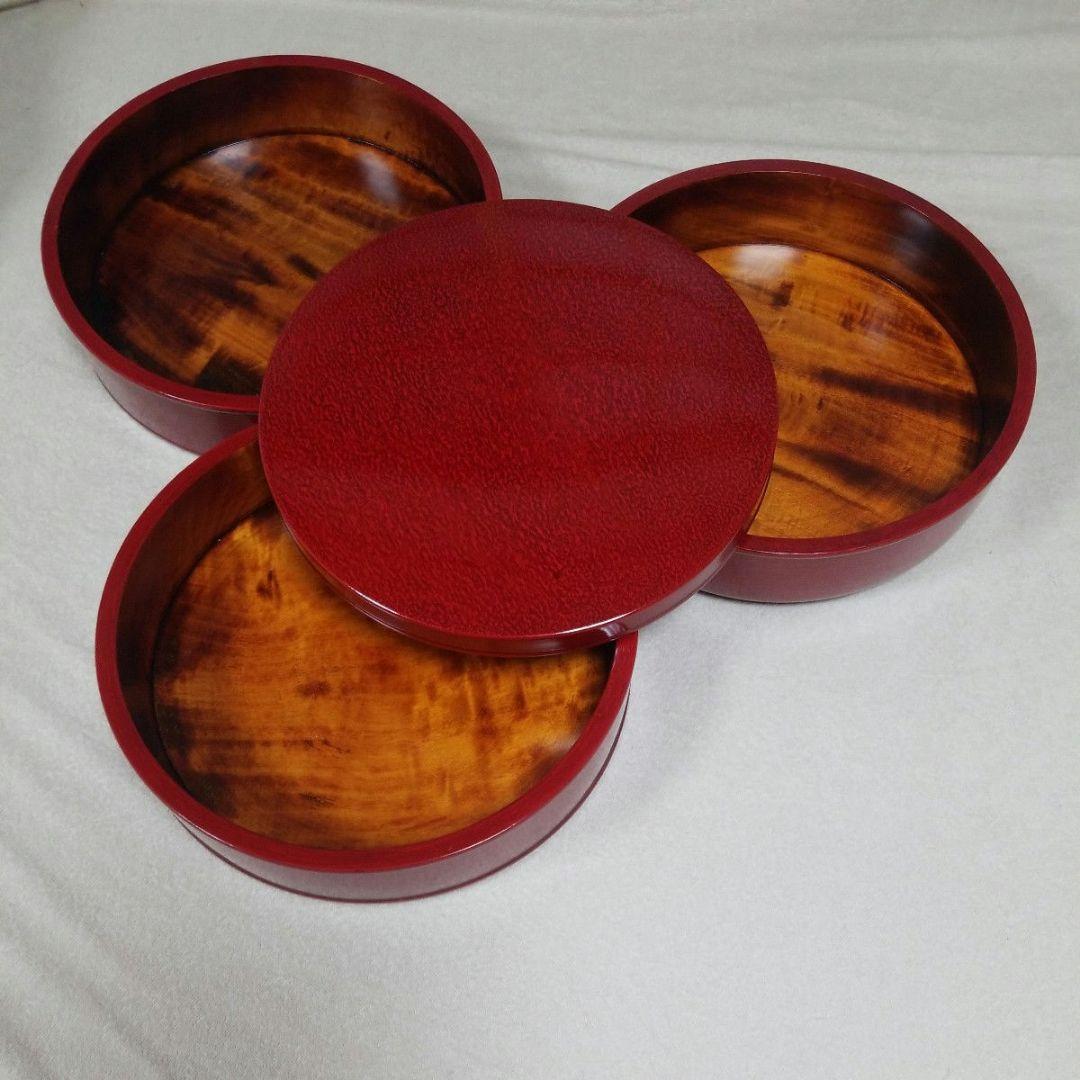 伝統工芸品 漆器　讃岐工芸　後藤塗　黒松　27センチ直径の三段重共箱木箱入りです