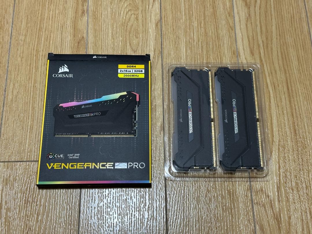 CORSAIR DDR4-2666MHz メモリ 32G（16GB×2枚）