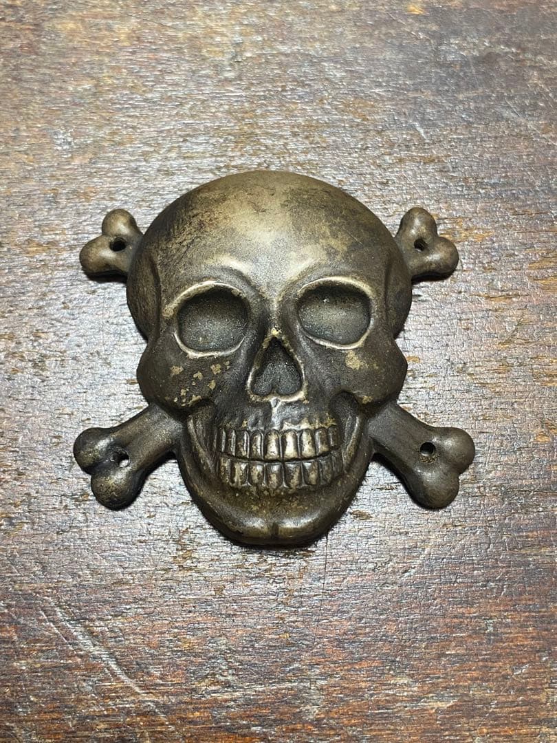 20'30s'ドイツビンテージスカルピンズ、スカルと骨の金属製装飾品