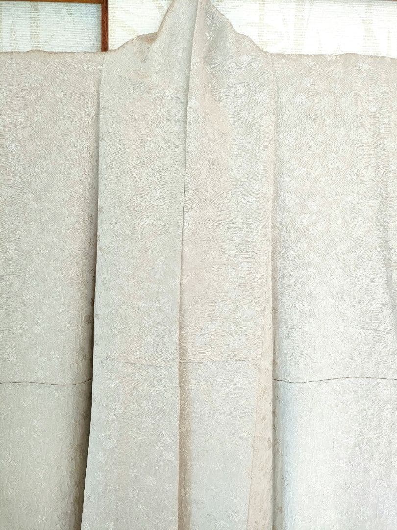 【皇室献上工場謹製】着物　色無地　愛子様お印　ゴヨウツツジ柄　美品