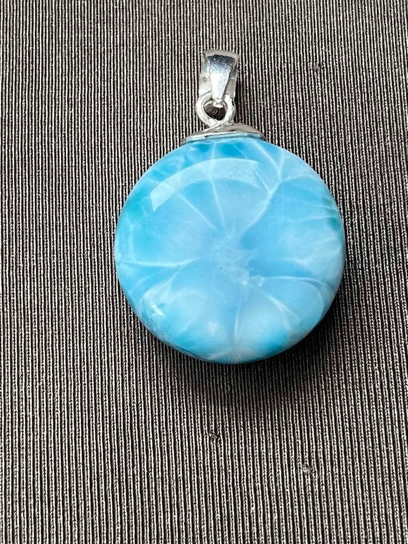 天然石ラリマー☆高品質！まる型ペンダントトップ☆レアな丸型＆両面違う模様が素敵！