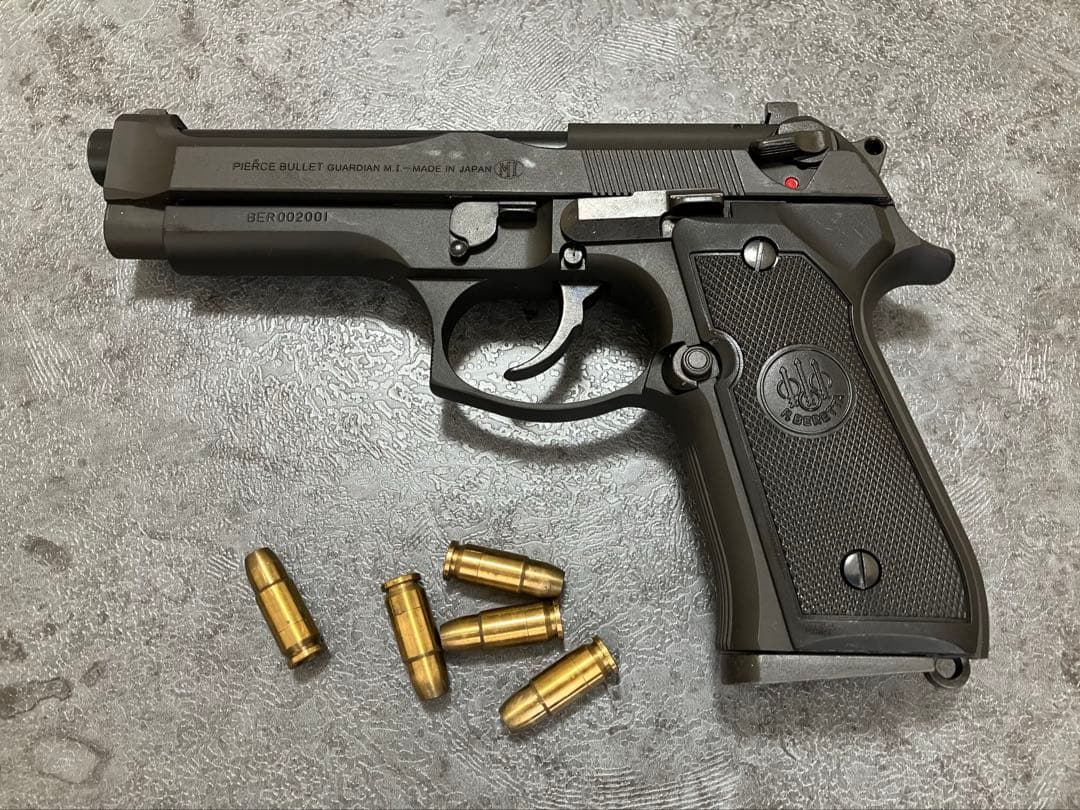 【匿名配送】ベレッタ M92F モデルガン マルシン　ベレッタ社純正グリップ付き