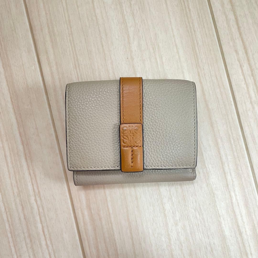 ロエベ　三つ折り財布　ライトオーツ