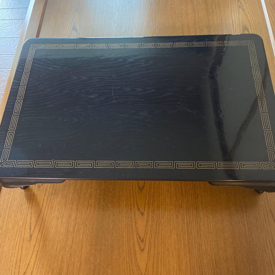 普通床の間に据えられる花台が実はマンションのリビングでも活躍します！