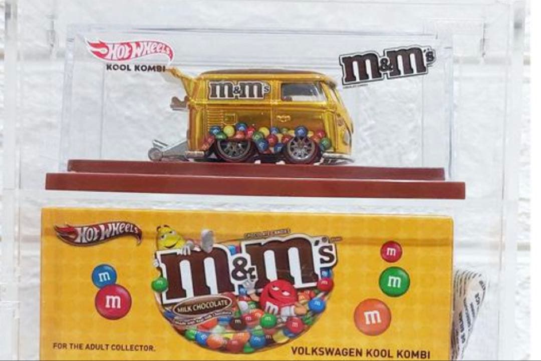 ミニカー Hot Wheels M&M's Volkswagen Kool Kombi