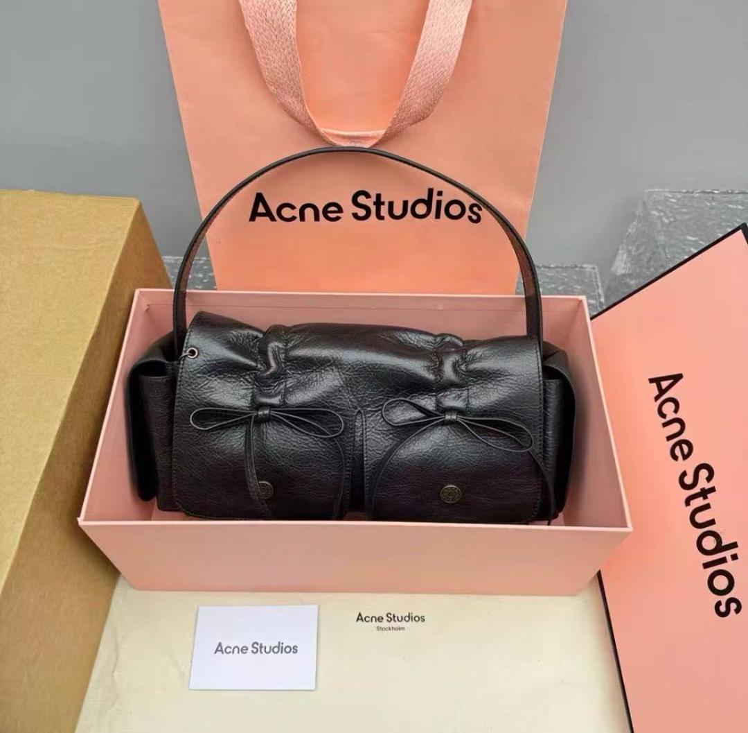 Acne Studios ブラックショルダーバッグ