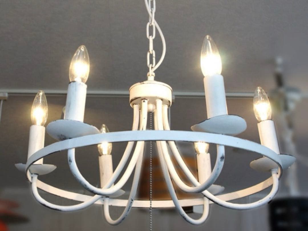 吊下シャンデリア 照明　シャビーシック　アンティーク風ヴィンテージ風白　ホワイト