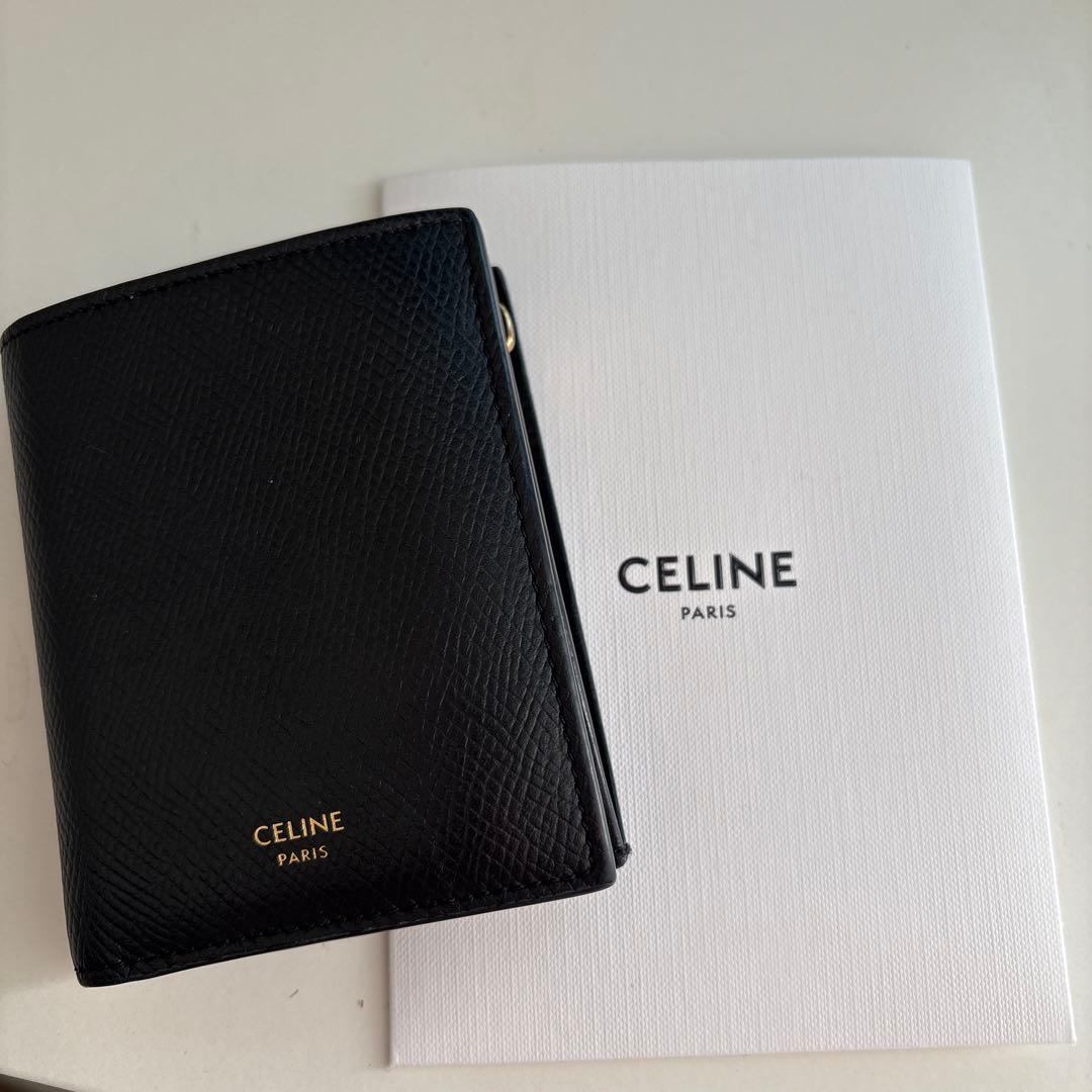 値下げしましたセリーヌCELINE 2つ折り黒ウォレット 二つ折り財布コンパクト