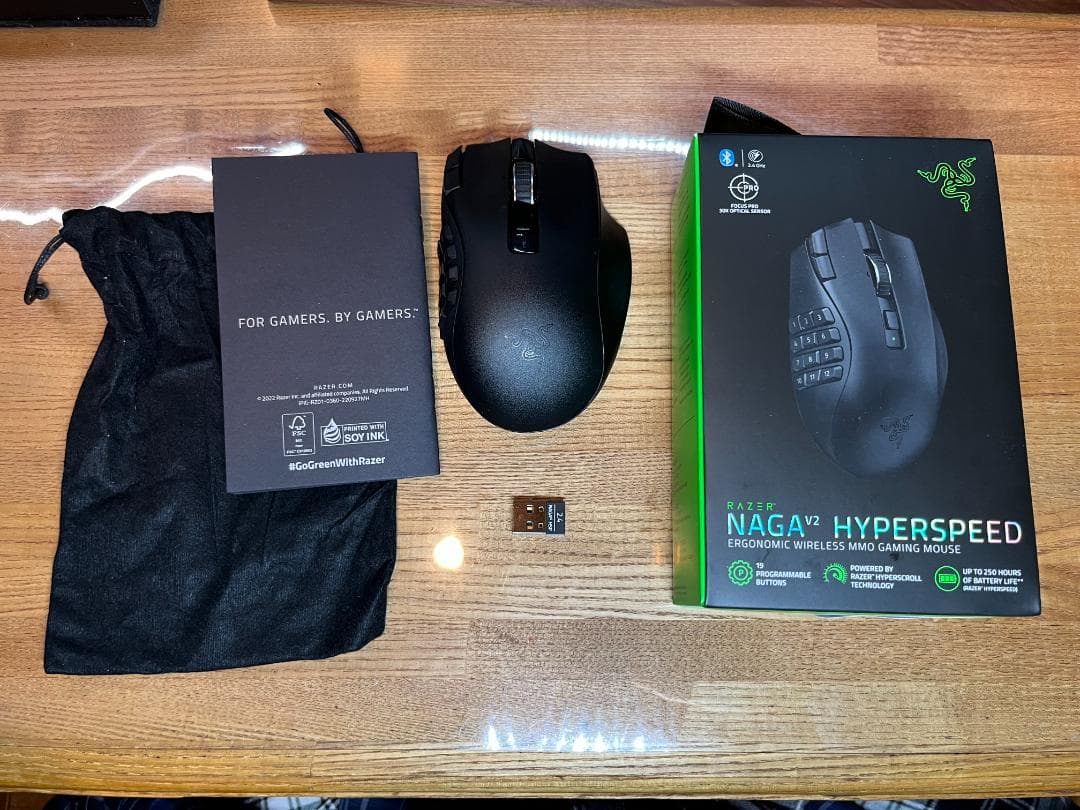Razer Naga V2 Hyperspeed ワイヤレスゲーミングマウス本体