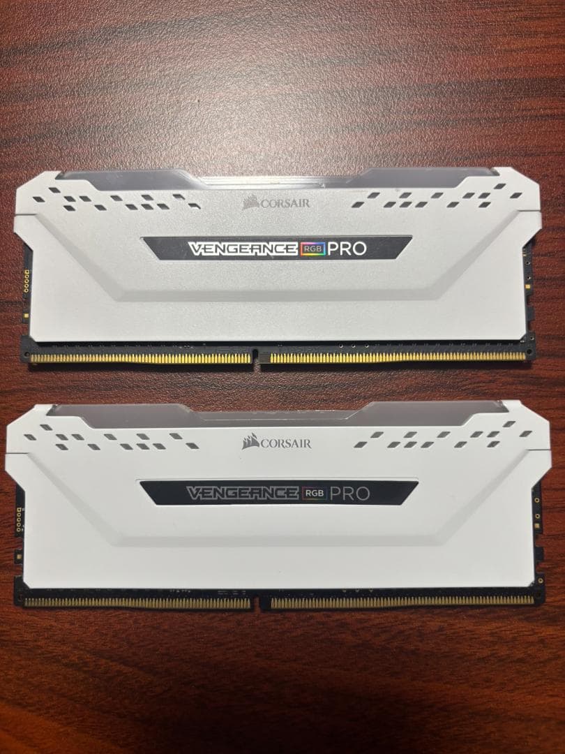 メモリー CORSAIR VENGEANCE RGB PRO 16GB