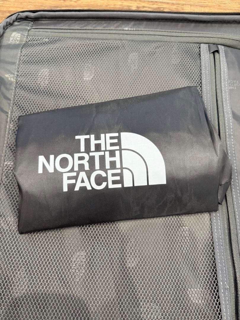 日本未発売　新品未使用　ザノースフェイス グレー　キャリーケース　２４インチ