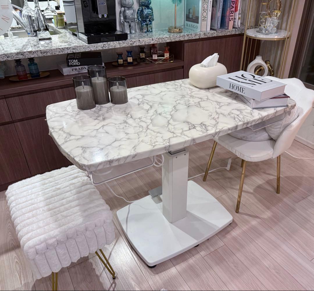 東京都　【デザイン × 機能性】ペダル昇降式 大理石調　ダイニングテーブル