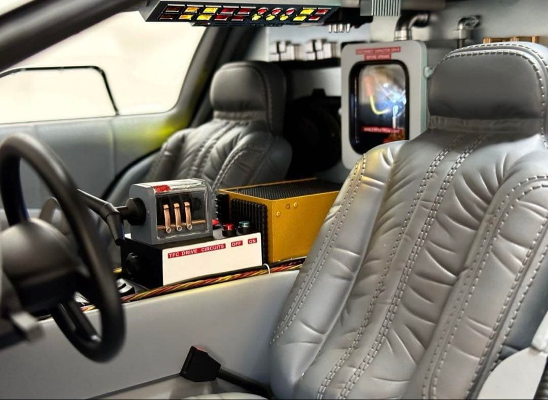 1/6ホットトイズ バックトゥザフューチャー パート2 デロリアンタイムマシーン