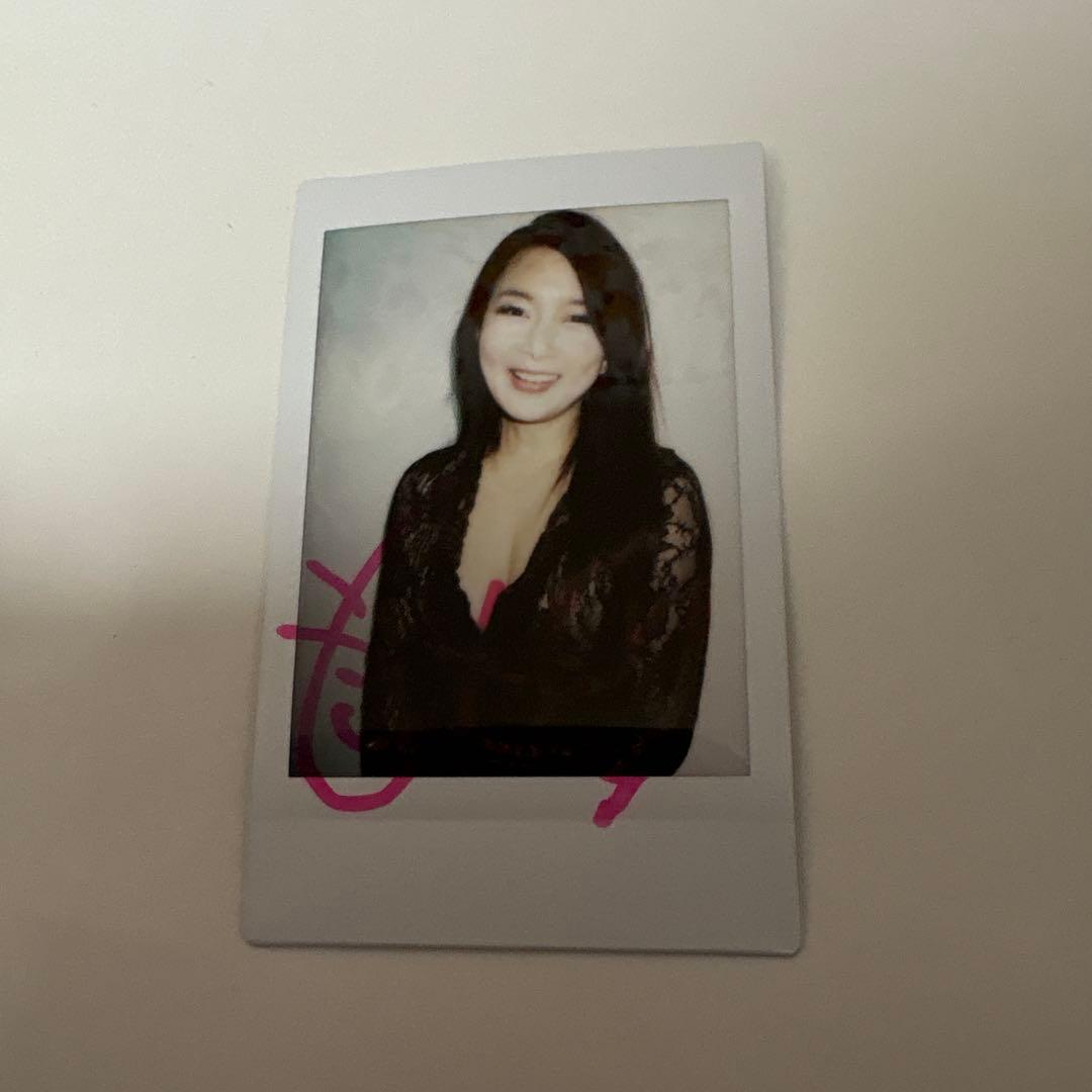 希少品　一色桃子　直筆サインチェキ　私服