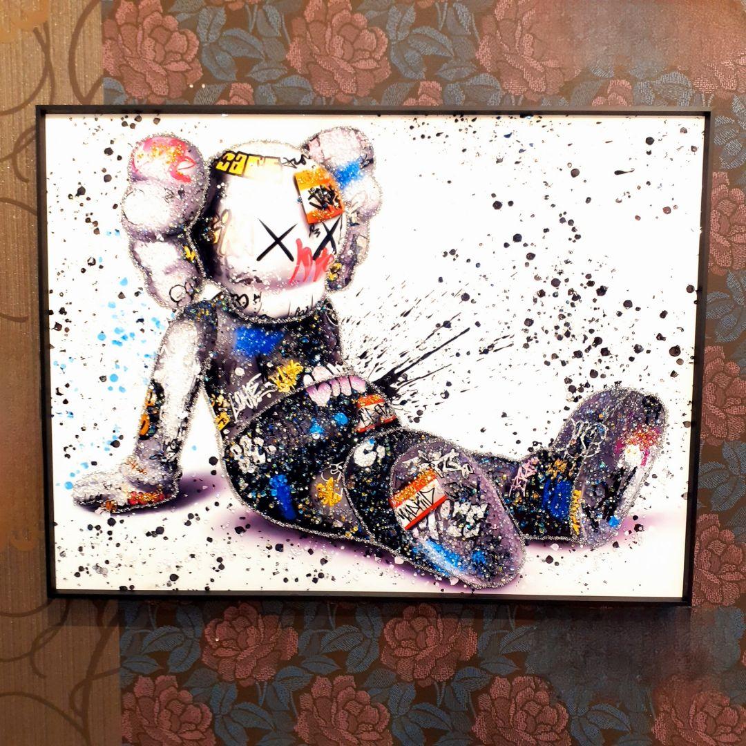 輸入雑貨　天然水晶石　KAWS(カウズ)　クリスタルアート　宝石