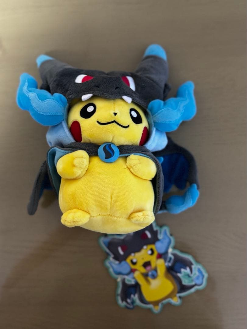 メガリザードンXのポンチョを着たピカチュウ ぬいぐるみ ポケモンセンター限定