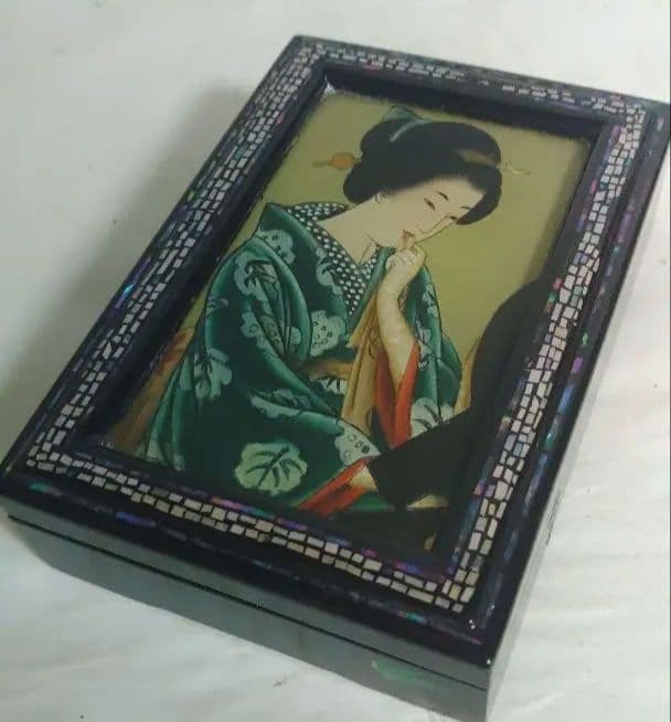 小箱　硝子絵　宝石箱　煙草入れ　漆絵　美人画　葡萄栗鼠　螺鈿　木製　ミ10