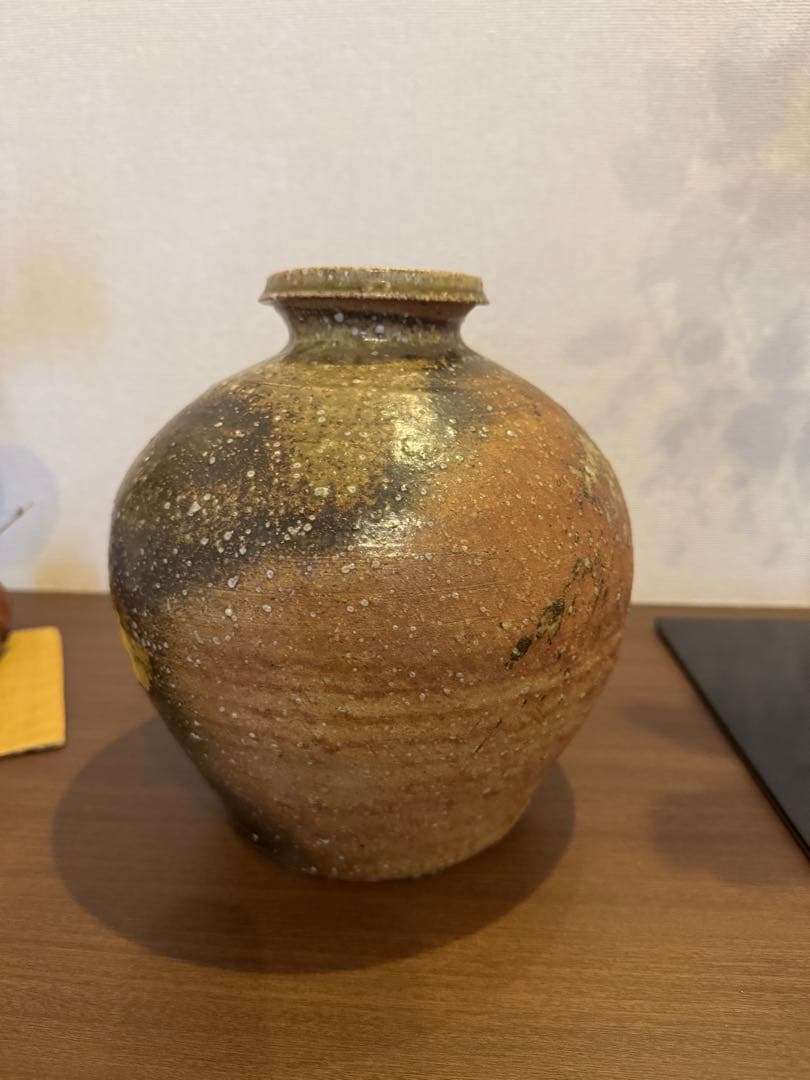 陶器の壺 中型 茶色と金色の混合