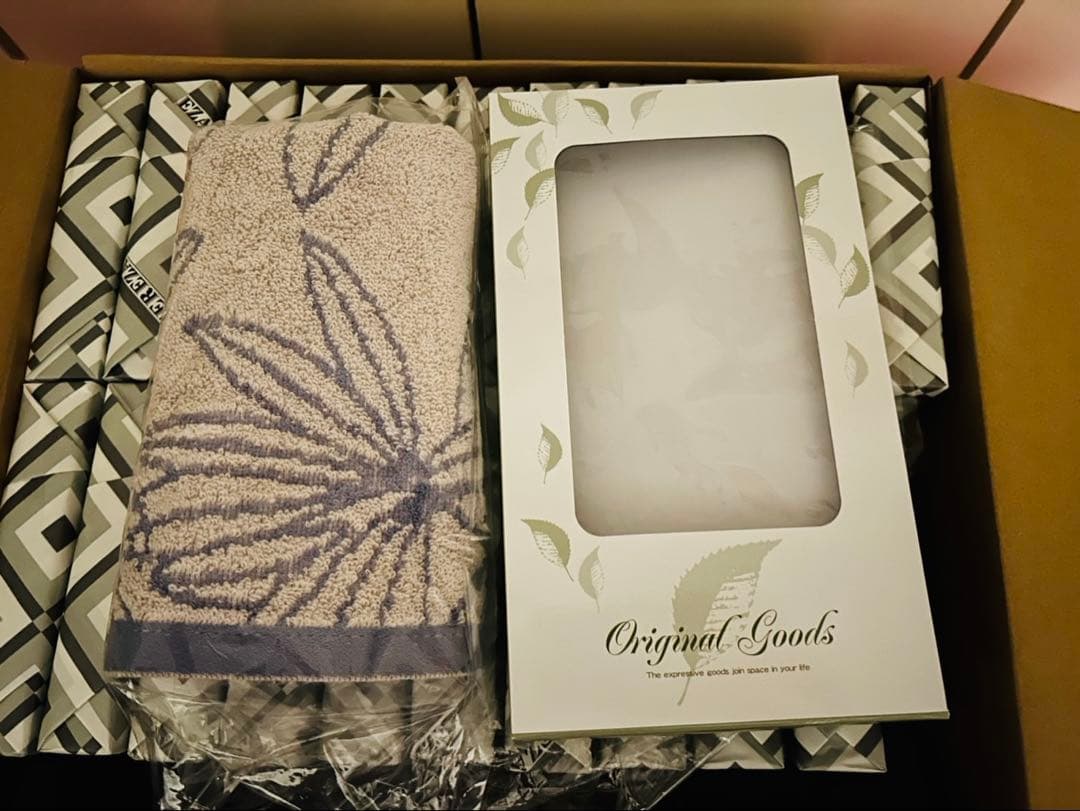 プチギフト　法事　返礼品　箱入りタオル１枚入り　包装済み21箱　見本用１枚