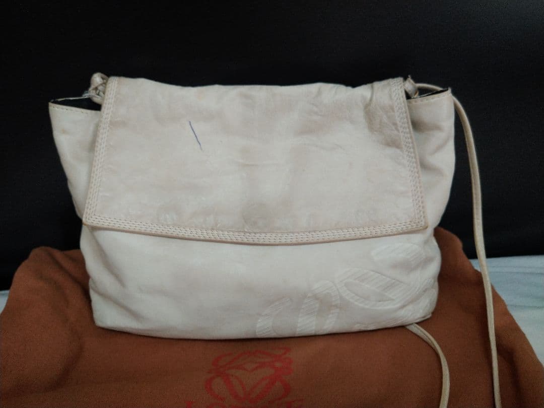 ロエベ ナッパレザー アナグラム ショルダーバッグ 白 ヴィンテージ