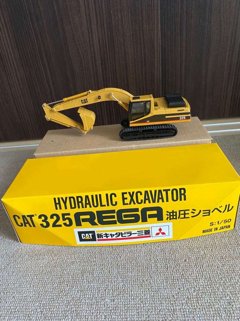 CATキャタピラー社　325 REGA 油圧ショベル 1/50 箱付　美品　新品
