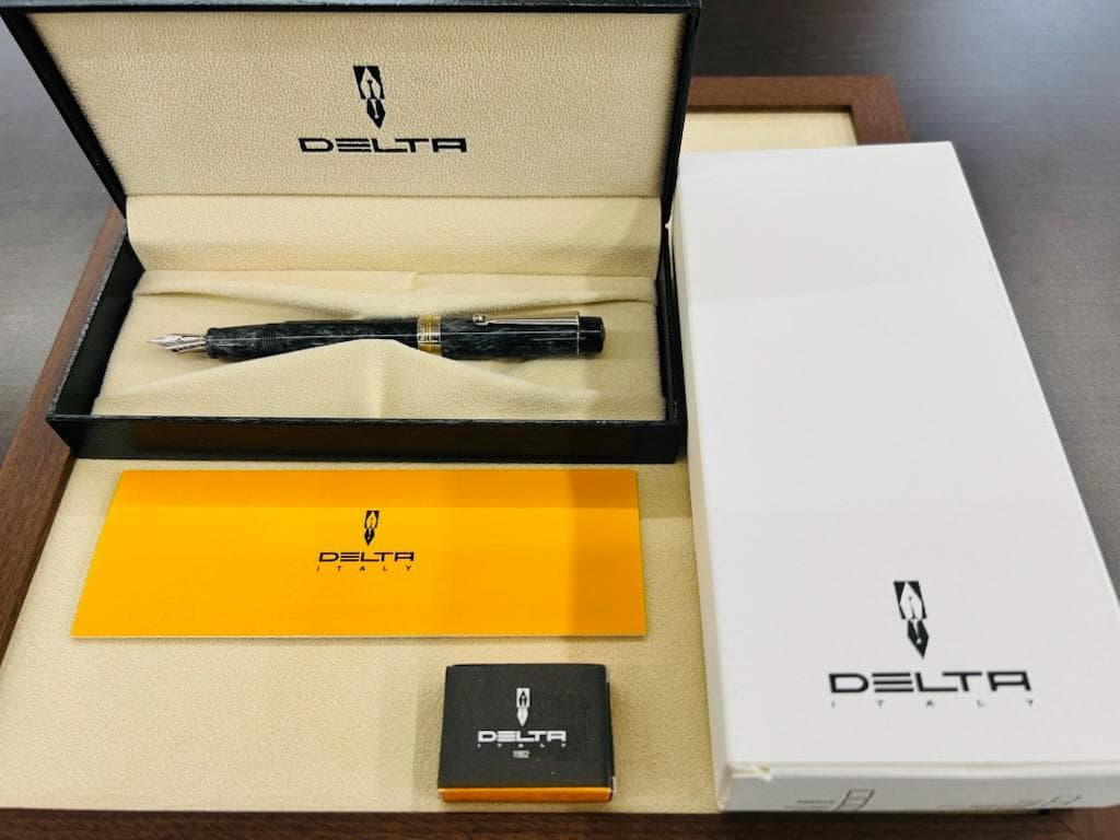 【未使用】DELTA ビンテージコレクションブラック 万年筆 ニブM